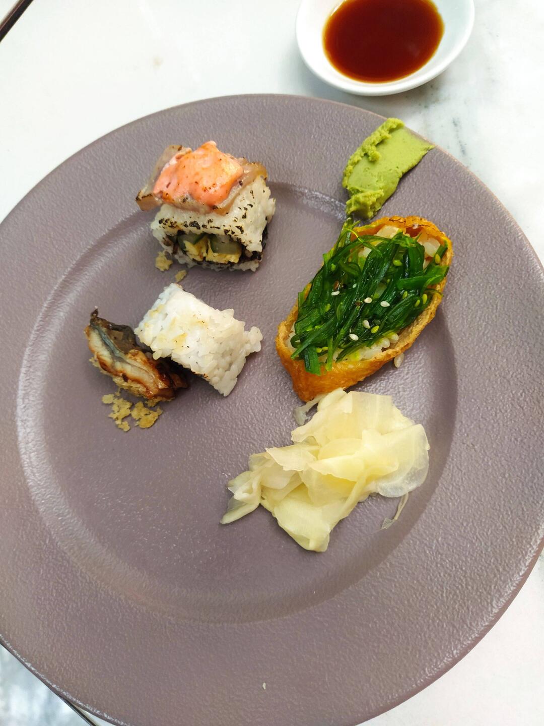 Im Hotel in Jakarta: ausreichend Zeit für Sushi 🍣 zum Frühstück