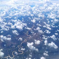 Wir fliegen über Borneo