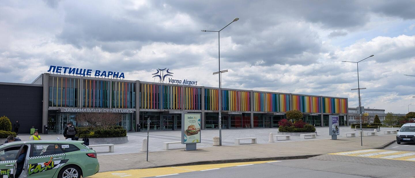 Der Flughafen von Warna