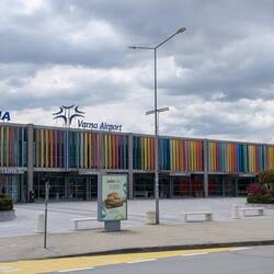 Der Flughafen von Warna