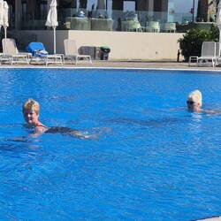 Oder in den Pool