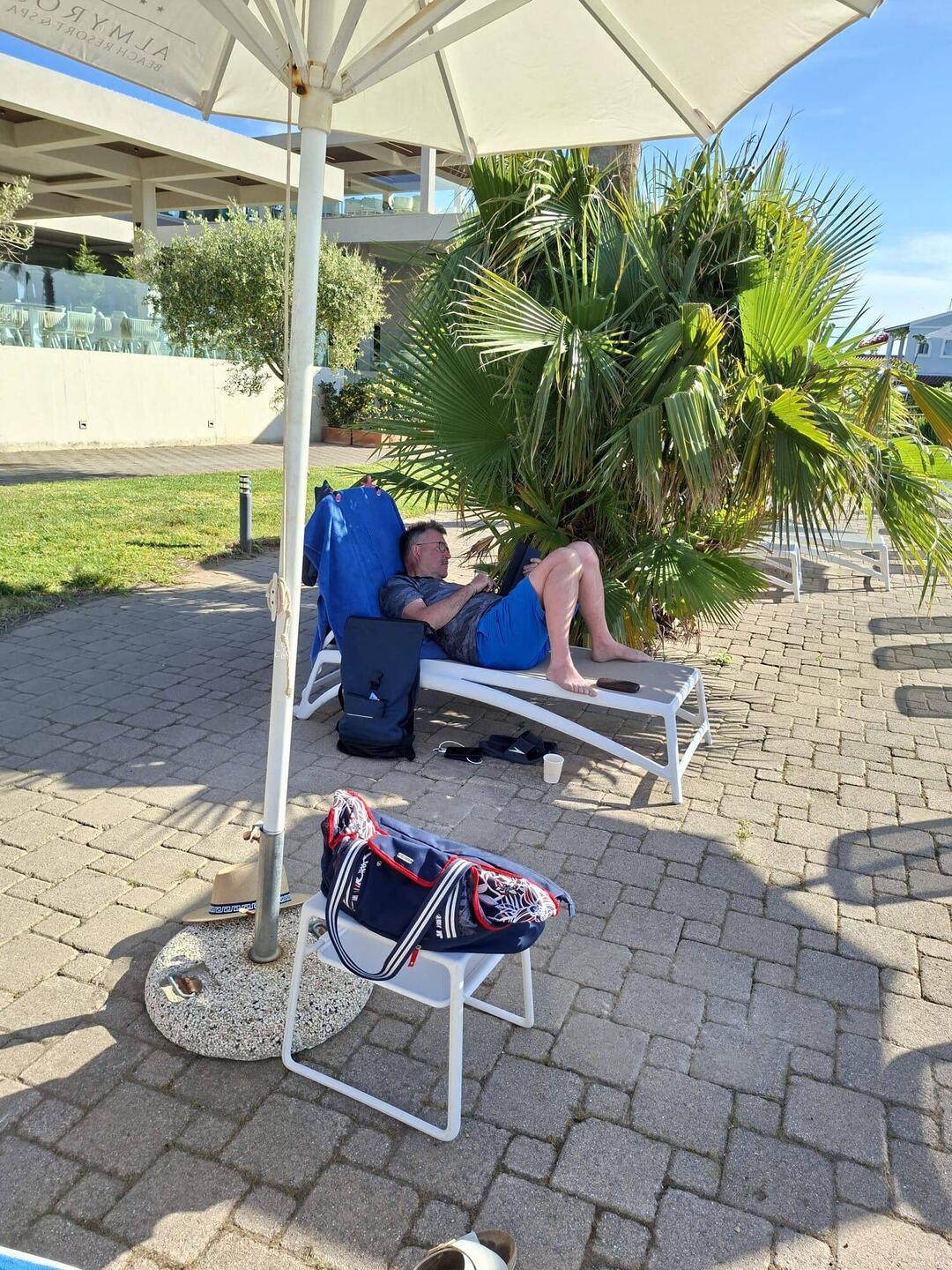 Lagen mal am Pool
