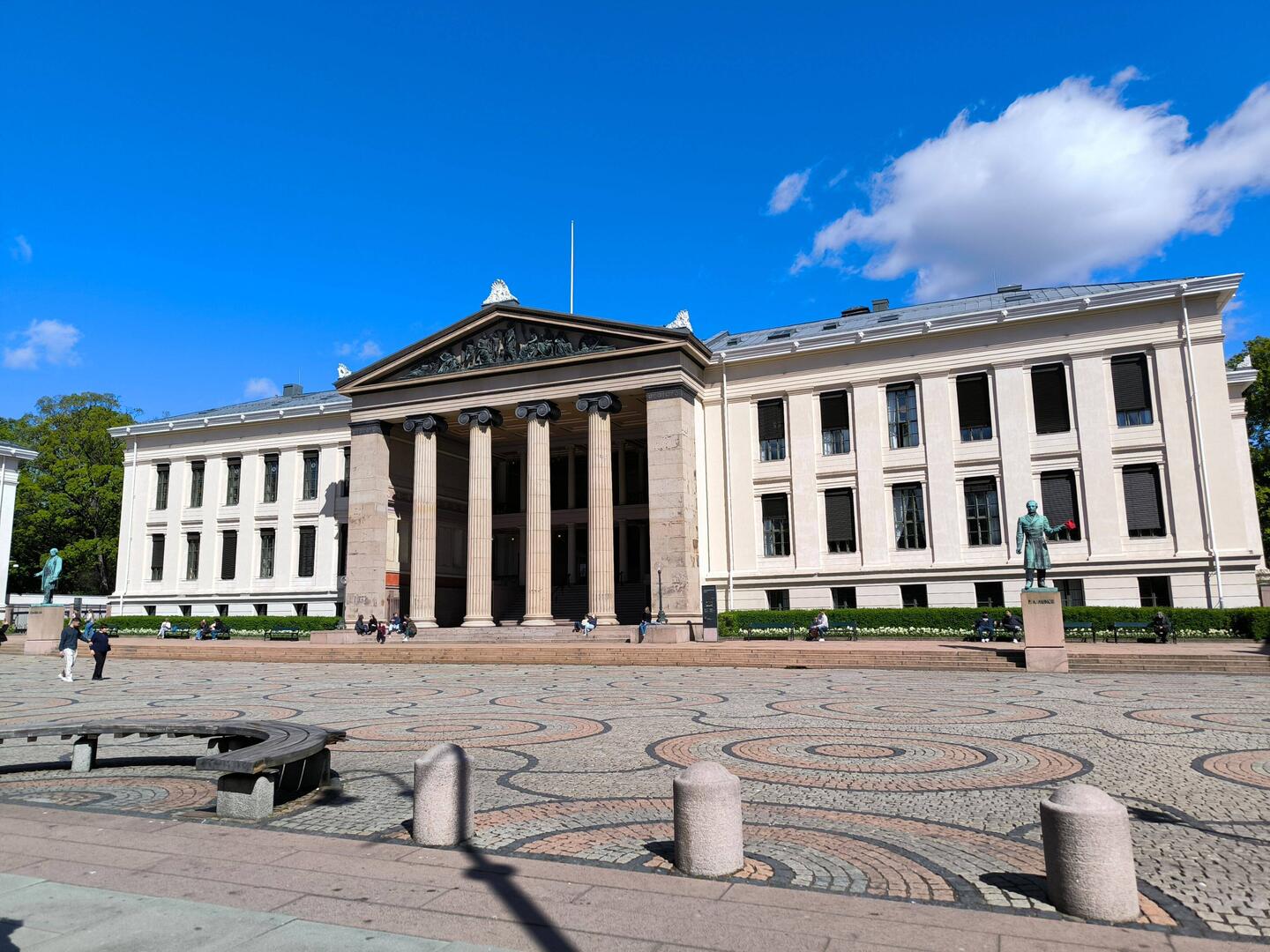 Universität