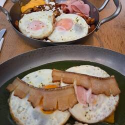 Breakfast at Cafe Mars