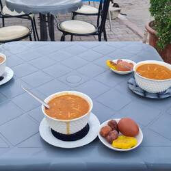 Harira, kräftige Gemüsesuppe.