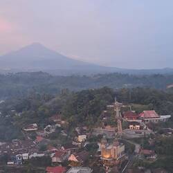 Manado ist umgeben von Vulkanen