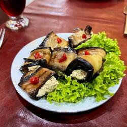 Aubergine mit Wallnusscreme
