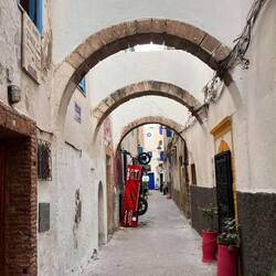 Die Gasse von unserem Hotel.