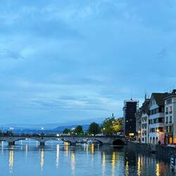 Wir schlendern entlang der Limmat
