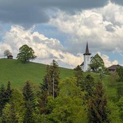 Die Kirche hat den besten Platz im Dorf