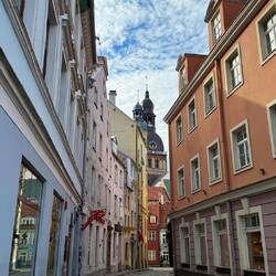 Enge Gassen mit Kopfsteinpflaster prägen die Altstadt.