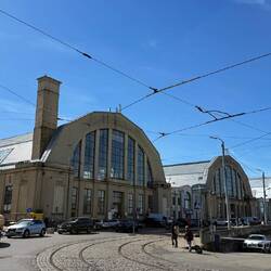 Wo früher im 1. Weltkrieg Zeppeline gebaut wurden, ist heute der Zentralmarkt untergebracht.