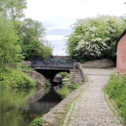 Manchester Road roving bridge close to our mooring. Quite industrial looking and covered in graffiti