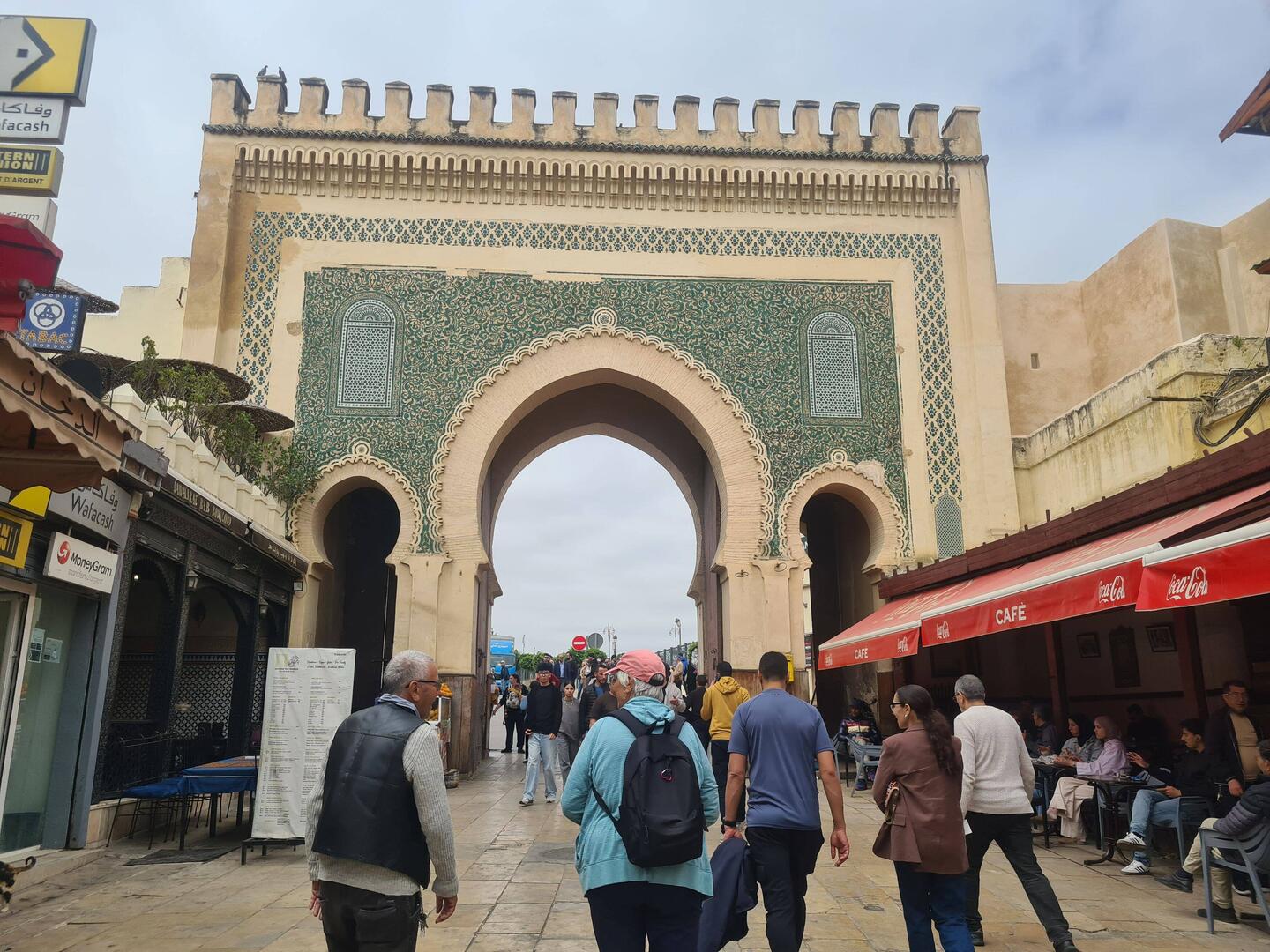 Bab Boujloud, Außenseite blau, Innenseite (hier) grün