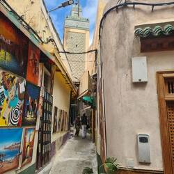Eines der viiiiiielen Minarette in Fès
