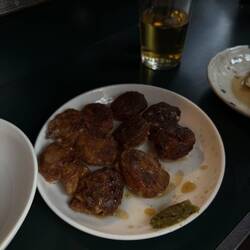 Die Dumplings sind auf einer Seite kross, auf der anderen weich, extra für das Geschmackserlebnis.