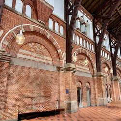 Bahnhof-Gebäude