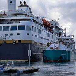 unser Schiff wird betankt mit LNG