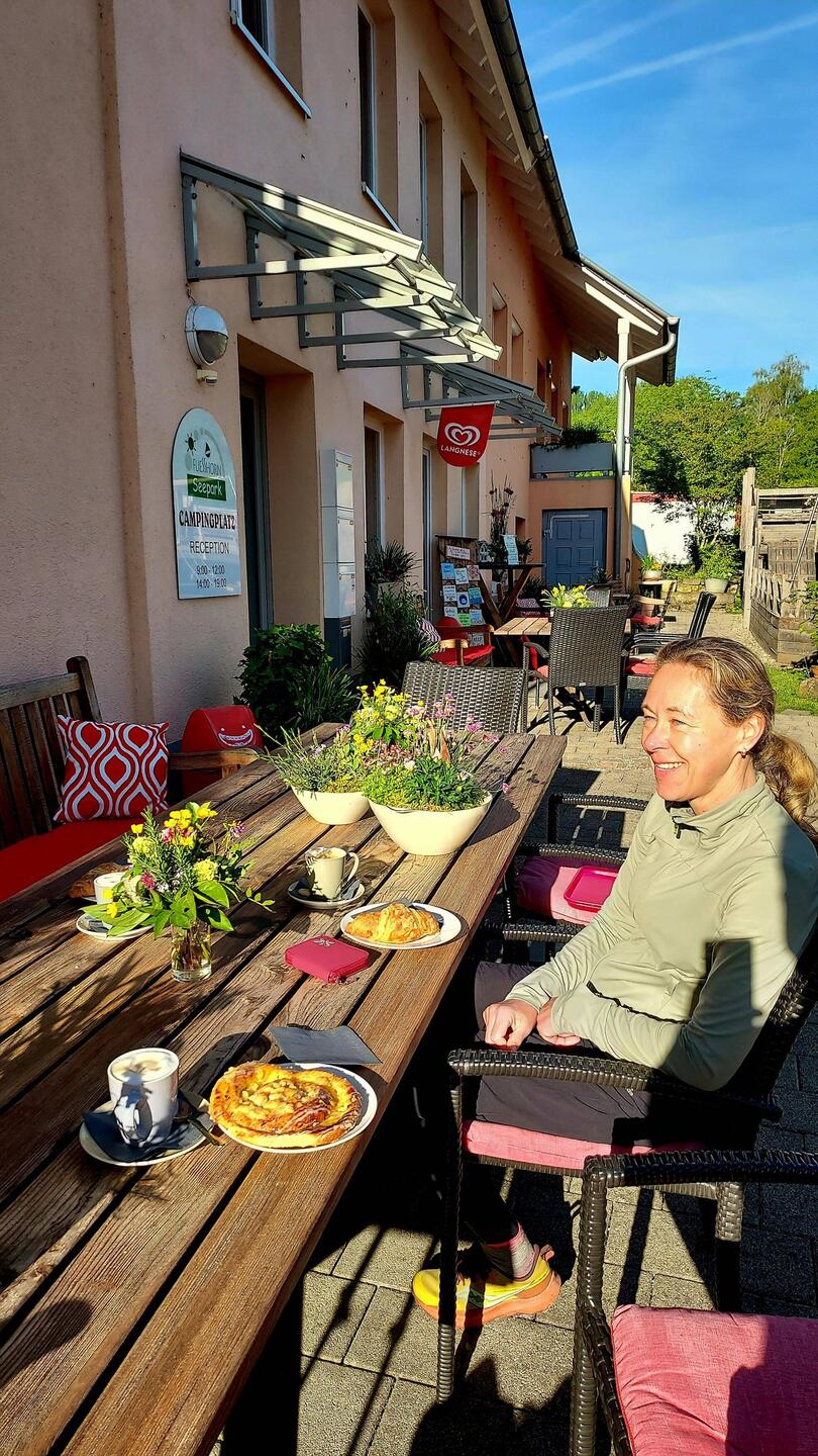 Frühstück am Campingplatz