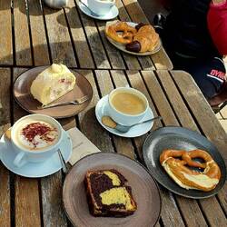 Frühstück in Ludwigshafen nach 2 km