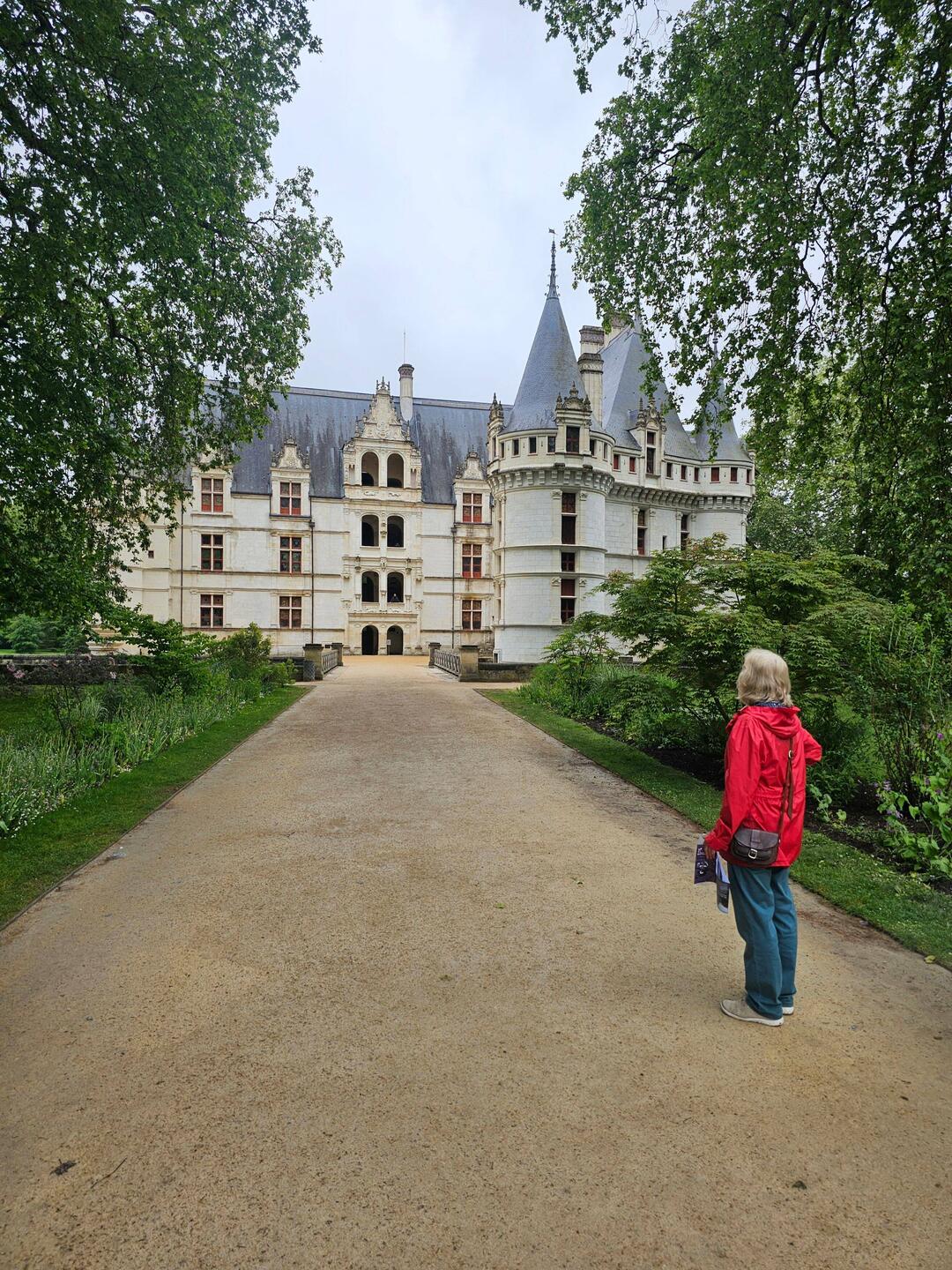 Vor dem Schloss