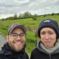 Aninas Blick als Alex meint wir müssten noch mindestens 1h laufen