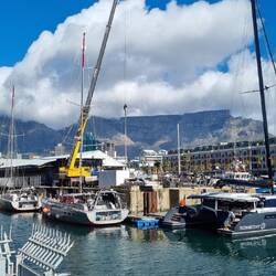 Table Mountain doing more looming. It's very close. The photo does not do the loom justice.