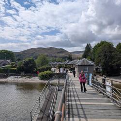 Luss ist luschig, ein Touristenstopp für große Busse und Menschenmassen