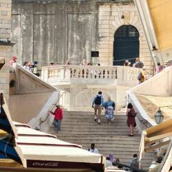 Cersei walk of shame stairs GofT