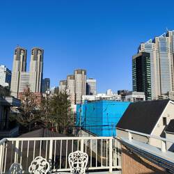 Aussicht vom Dach meiner zweiten Bleibe in Tokio (kein Friedhof!).