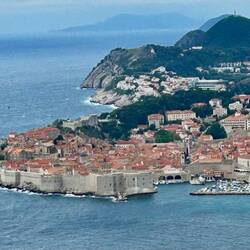 Dubrovnik mit Stadtmauer zumindest aus der Ferne