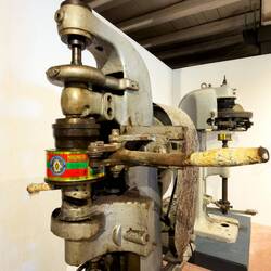 The stamper machine used in the canning process — Manifattura dei Marinati.