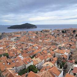 Im Hintergrund die Insel Lokrum