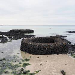 Badewannen im Meer, für Frauen und Männer / Bathtubs in the sea, for women and men