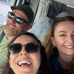 Zwei Mädels aus Izmir auf 2 Tage Kurztripp. Made our Day🤪Melike war so nett und hat es geteilt