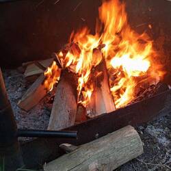 Das allabendliche Feuer