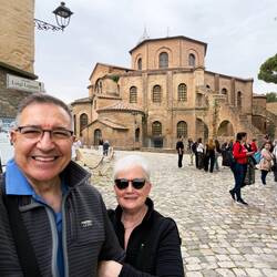 Can't resist a selfie even with other people present ... Basilica di San Vitale — Ravenna, Italy.