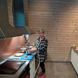Und jetzt in der Küche des Campingplatzes. Tut gut, so richtig viel Platz zum Kochen