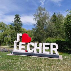 Welcome to Le Cher, with the river in the background
