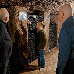 Inside la càve, where each generation had carved out more of the limestone