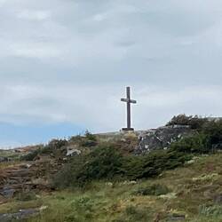 Cross memorial at top of Dinner Rock