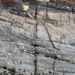 The stern tie chains in Grace Harbour are easy to find with yellow markers!