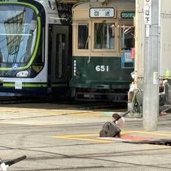 Das alte Tram rechts fuhr drei Tage nach der Atomkatastrophe wieder.