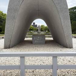 Das Ehrengrabmal für alle Opfer der Atombombe seit 1945 in Hiroshima.