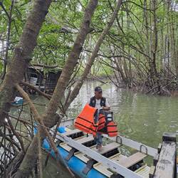 Unser "Boot", die Schwimmwesten haben wir ganz brav angezogen