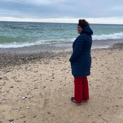 Vera's erster Strandspaziergang nach OP. Leider kein Badewetter🥶