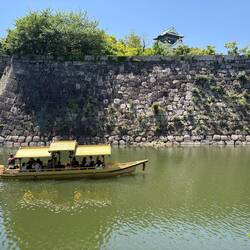 Der wunderschöne Schlosspark in Osaka.