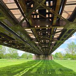 Eisenbahnbrücke in misserablen Zustand.