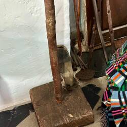 Tamper for the malhecho under the launa in the roof