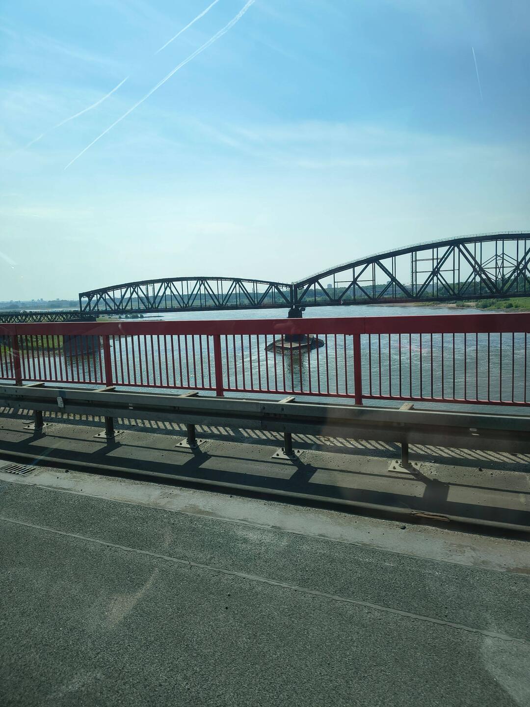 Einmal über den Rhein bei Duisburg